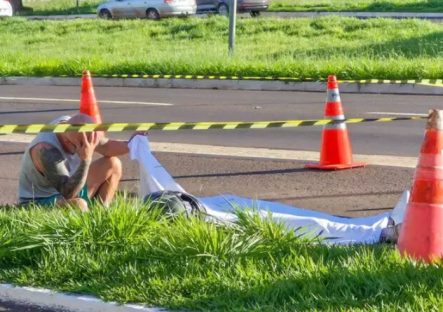 Pai se desespera ao reconhecer corpo do filho vítima de acidente de moto Imagem referente a Pai se desespera ao reconhecer corpo do filho vítima de acidente de moto