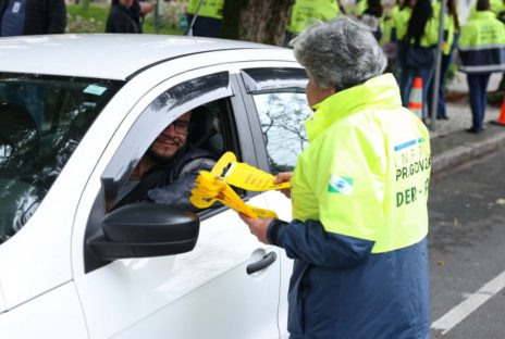 Maio Amarelo: DER promove ação de conscientização de condutores em Curitiba Imagem referente a Maio Amarelo: DER promove ação de conscientização de condutores em Curitiba