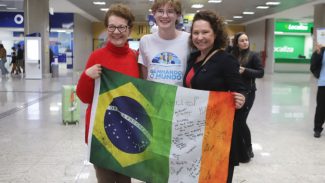Inglês afiado e experiência de vida: 75 alunos do Ganhando o Mundo voltam da Irlanda
