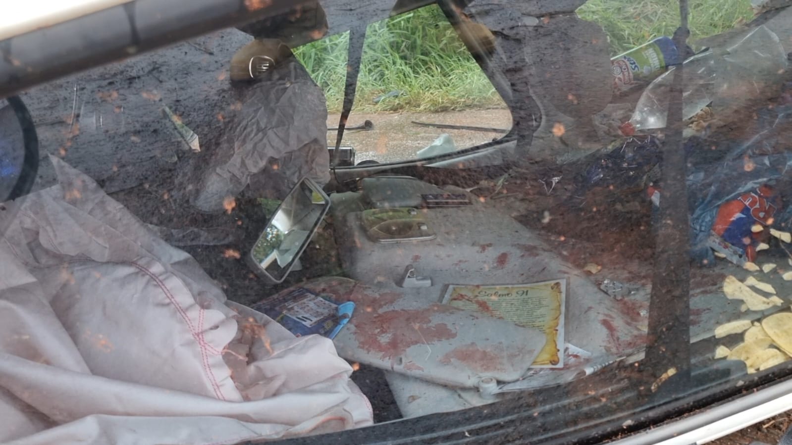 "Porque tu, ó Senhor, és o meu refúgio": Salmo 91 é encontrado em veículo que capotou na BR-163 "Porque tu, ó Senhor, és o meu refúgio": Salmo 91 é encontrado em veículo que capotou na BR-163