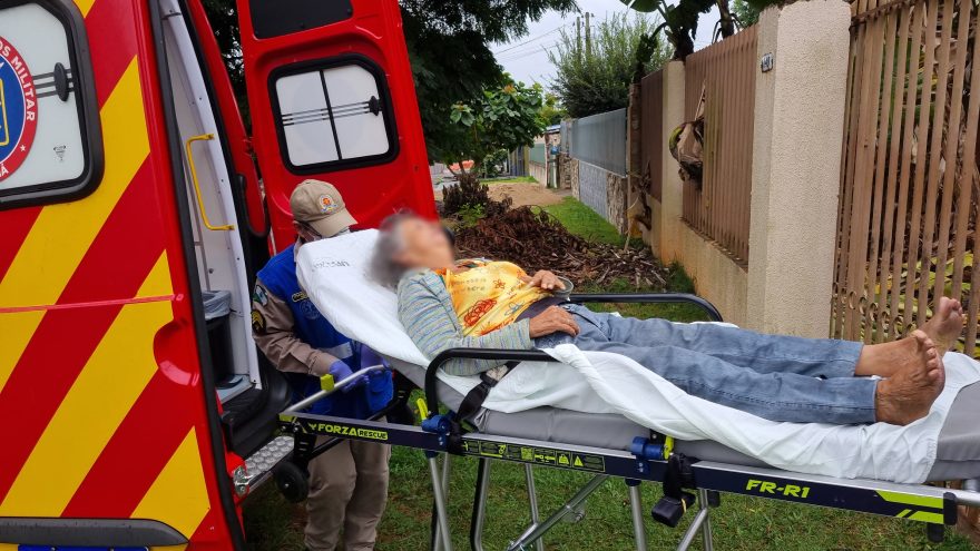 Filha quebra janela para socorrer mãe idosa caída no banheiro em Cascavel