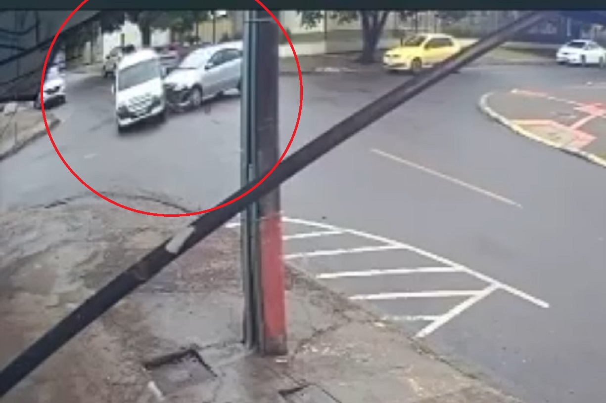 Câmeras registram colisão entre Ágile e Doblò no Jardim Consolata