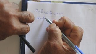 Analfabetismo de pessoas com deficiência é quatro vezes maior no país