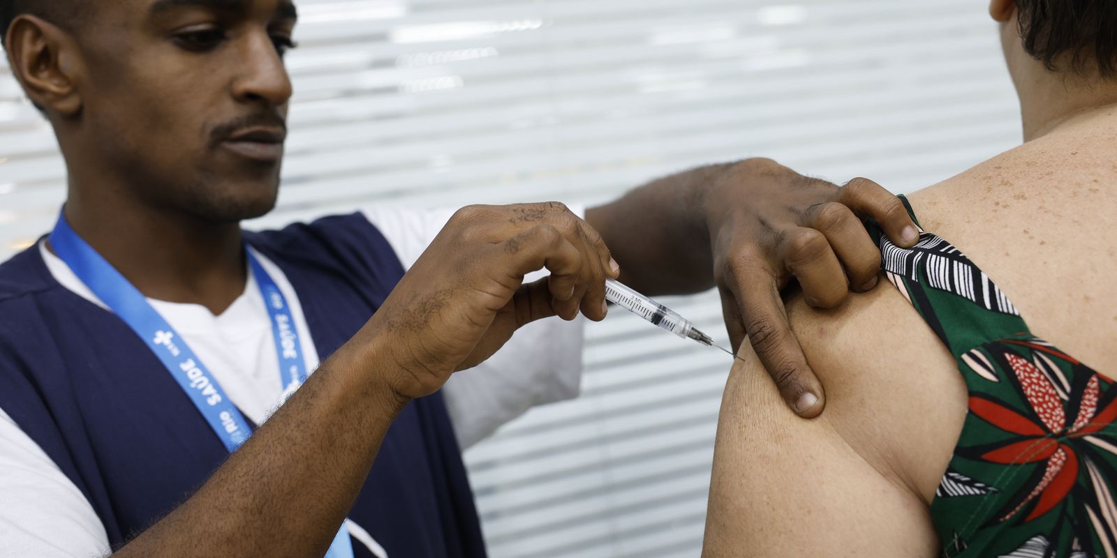 Mobilização vacina profissionais da indústria em todo o país