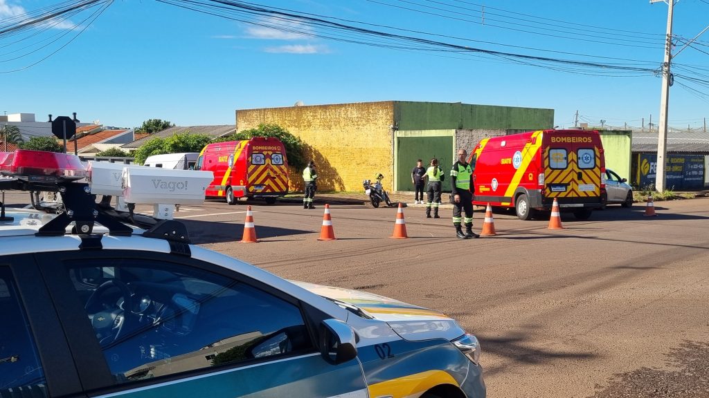 Motociclistas ficam feridos em acidente de trânsito no Bairro Neva Motociclistas ficam feridos em acidente de trânsito no Bairro Neva