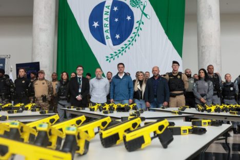 Com tecnologia de última geração, Paraná entrega 1,4 mil armas não letais para as polícias Imagem referente a Com tecnologia de última geração, Paraná entrega 1,4 mil armas não letais para as polícias
