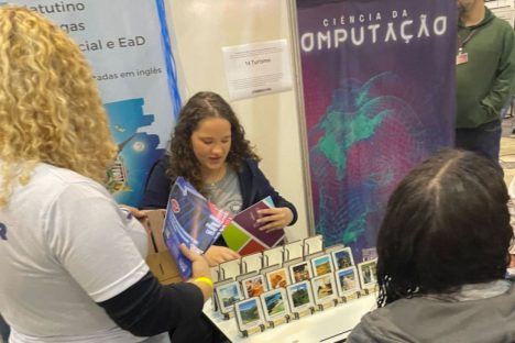 Com jogos didáticos, Estado participa da Feira de Cursos e Profissões da UFPR Com jogos didáticos, Estado participa da Feira de Cursos e Profissões da UFPR