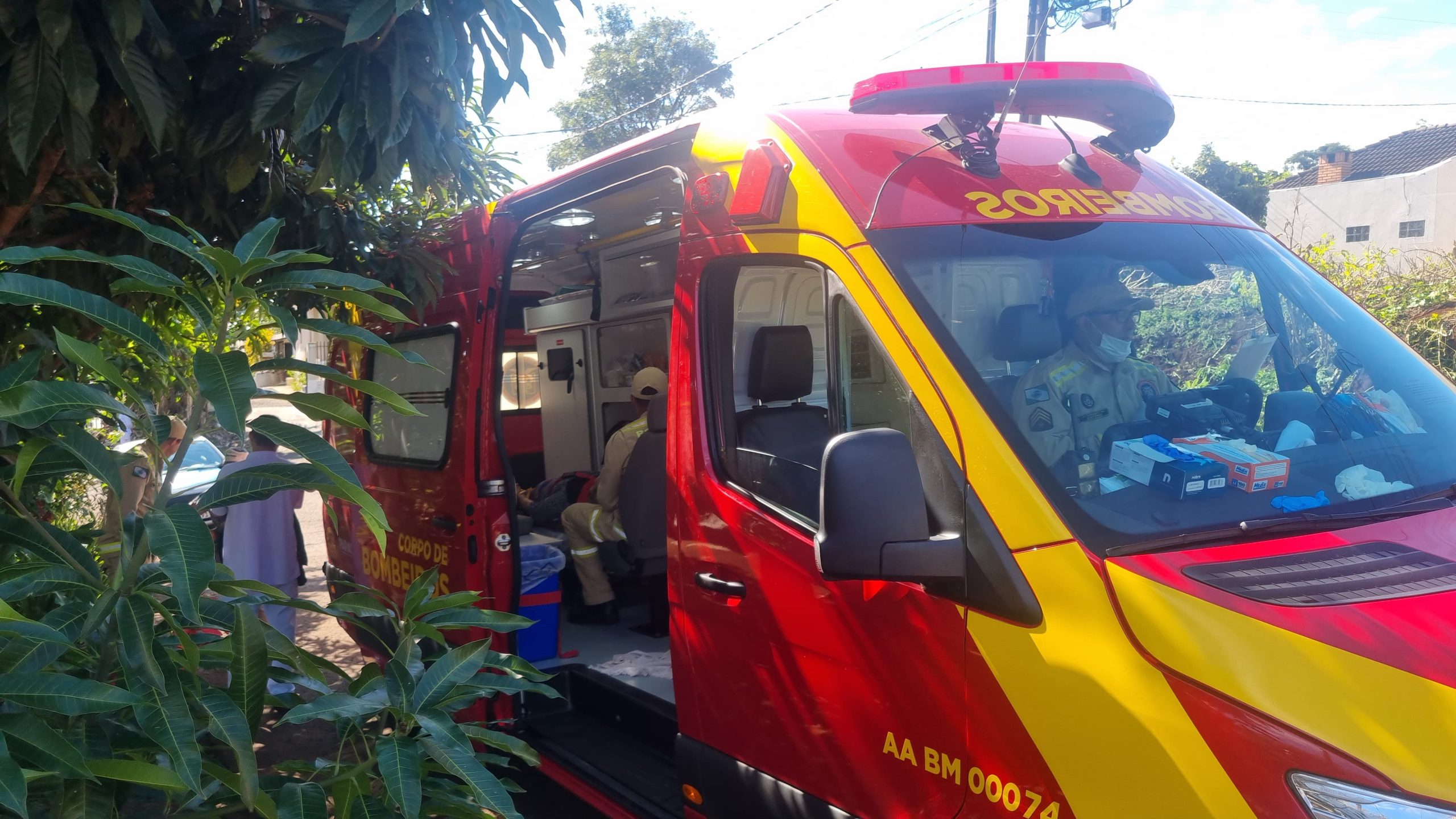 Idosa sofre queda em banheiro e é socorrida com fratura no fêmur, em Cascavel