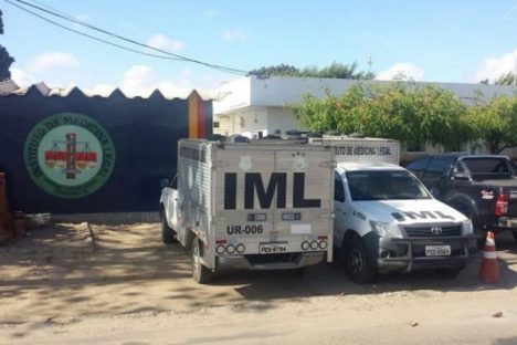 Mulher é vítima de feminicídio e filha é baleada no Residencial Vivendas Mulher é vítima de feminicídio e filha é baleada no Residencial Vivendas