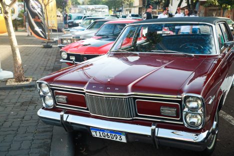 Feira do Teatro terá sorteio de passeios em carros antigos para encantar cascavelenses Feira do Teatro terá sorteio de passeios em carros antigos para encantar cascavelenses