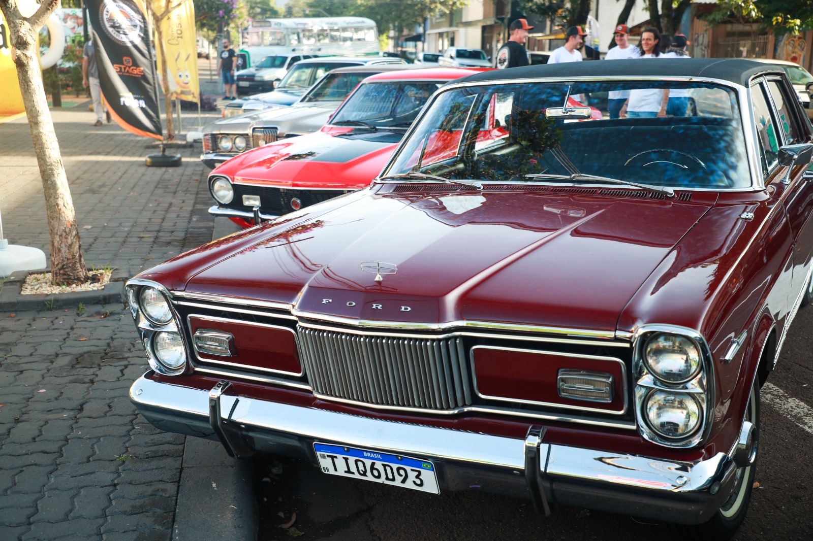 Feira do Teatro terá sorteio de passeios em carros antigos para encantar cascavelenses