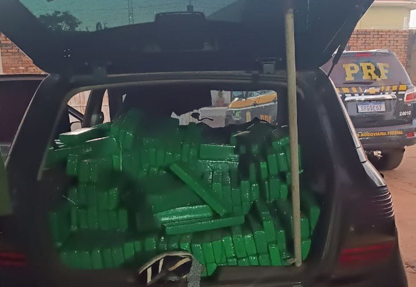 Golpe no tráfico: PRF intercepta carro com mais de 1.000 Kg de maconha 