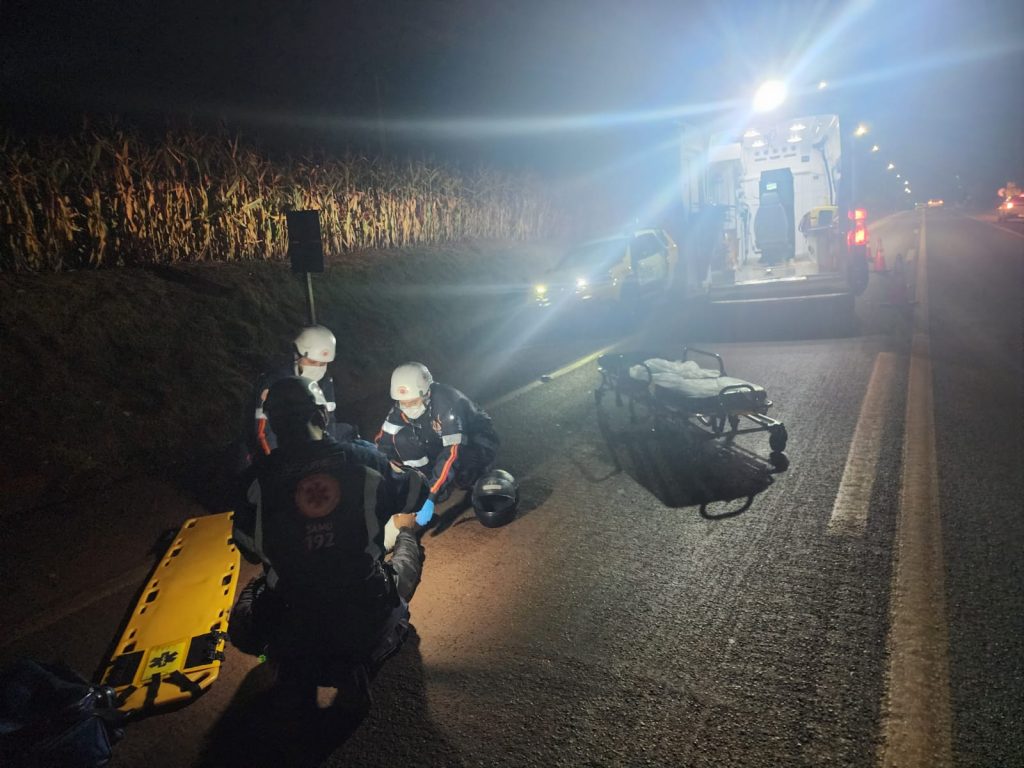 Caminhão tomba na rodovia entre Maripá e Palotina