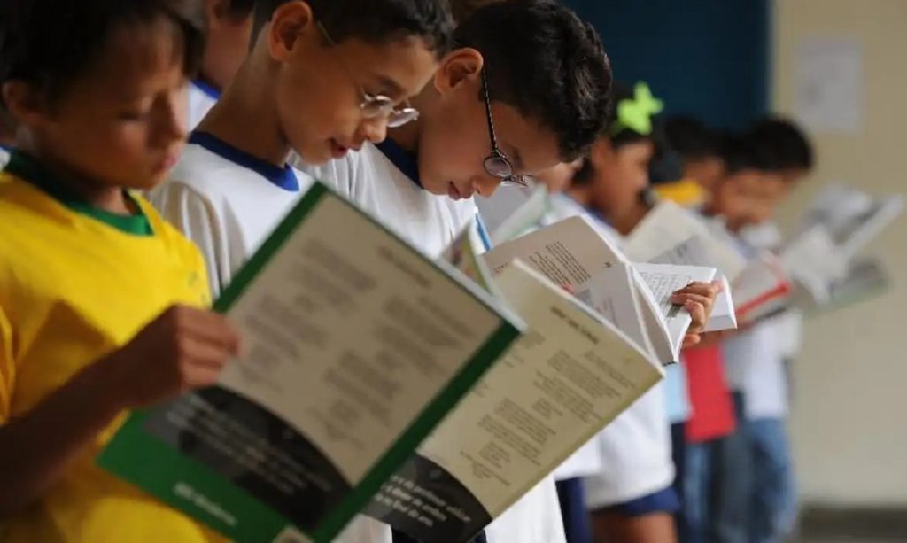 Cascavel lança Programa Municipal de Incentivo à Leitura para alunos da rede pública