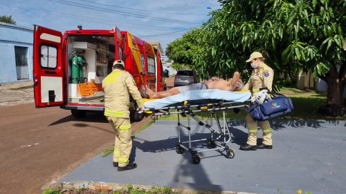 Homem fica ferido após cair de escada enquanto pintava residência no Santa Felicidade