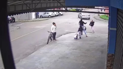 Vídeo mostra jovem de 26 anos sendo agredida um dia antes de morrer