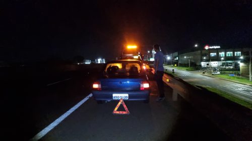 Carro apresenta pane na rodovia e PRF e concessionária são acionadas