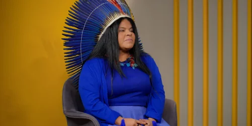 Uerj entrega título doutora honoris causa à ministra Sonia Guajajara Imagem referente a Uerj entrega título doutora honoris causa à ministra Sonia Guajajara