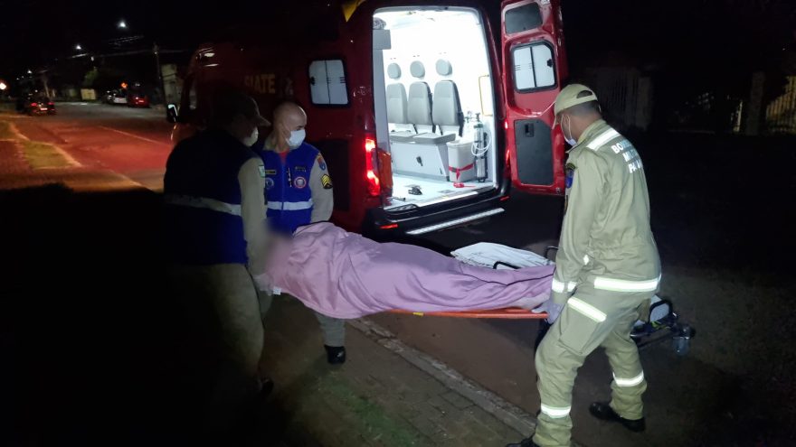 Mulher fica ferida ao cair dentro de imóvel no Bairro Parque São Paulo