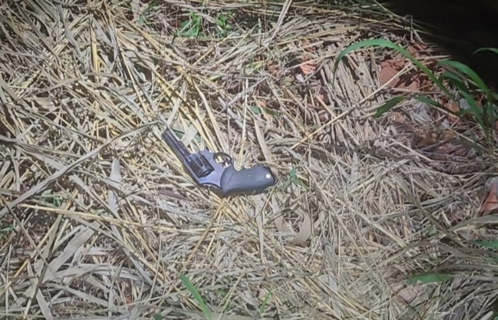 Trio é detido após disparos de revólver 38 em residência na Avenida Piquiri