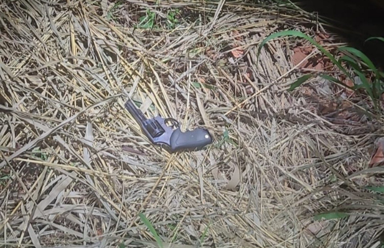 Trio é detido após disparos de revólver 38 em residência na Avenida Piquiri