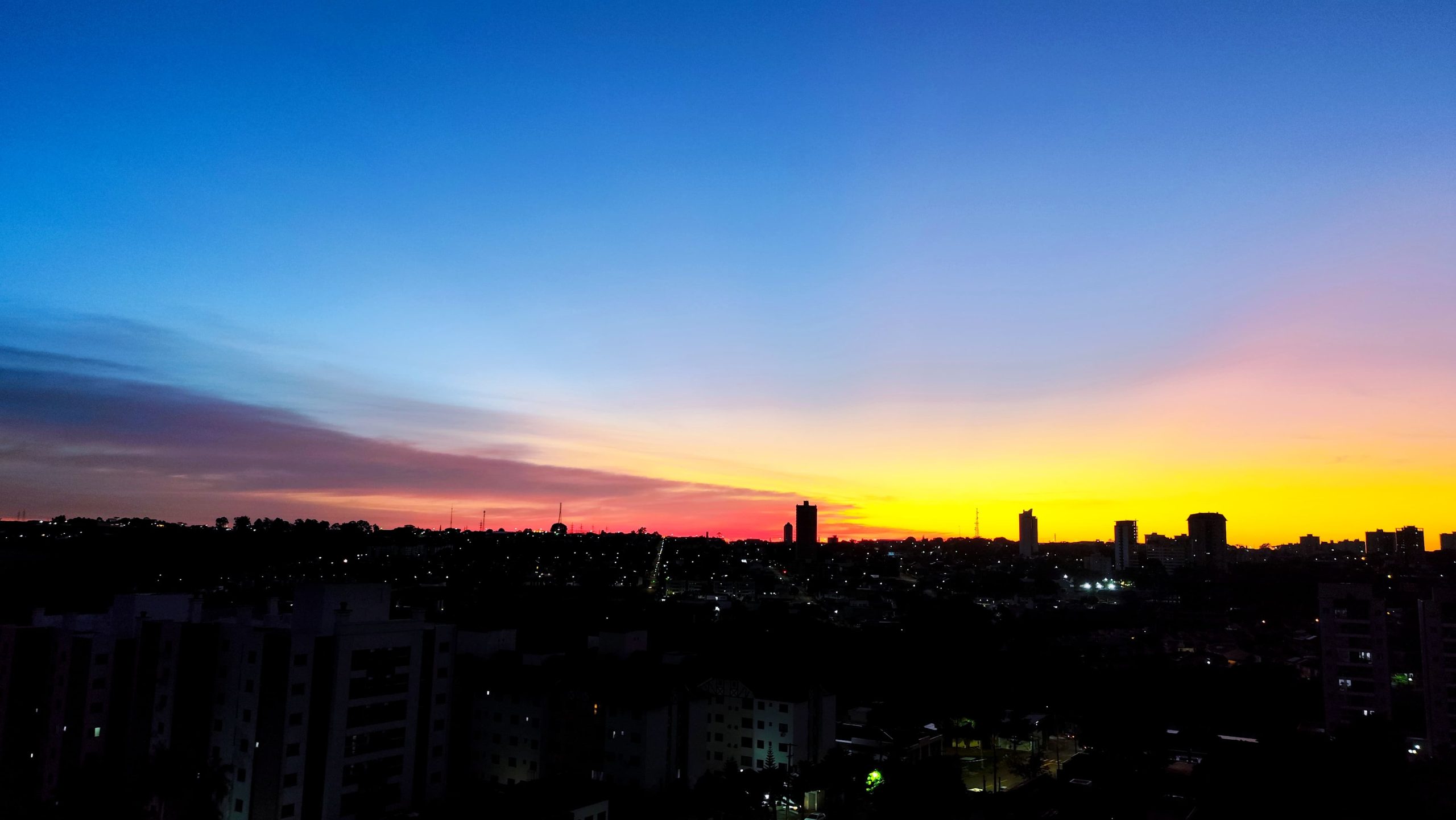 O clima está instável, o vento ensaiando voo e o cobertor grande pede um banho urgente