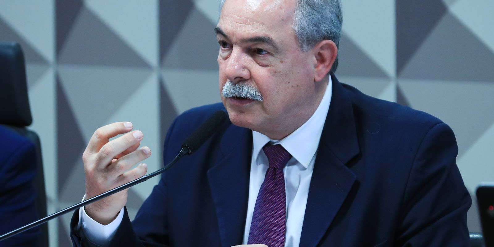 BNDES amplia em R$ 300 bilhões investimentos na Nova Indústria Brasil