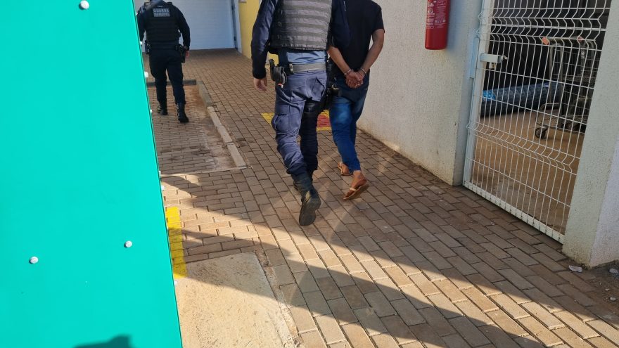 Jovem é detido pela GM por descumprir medida protetiva em Cascavel