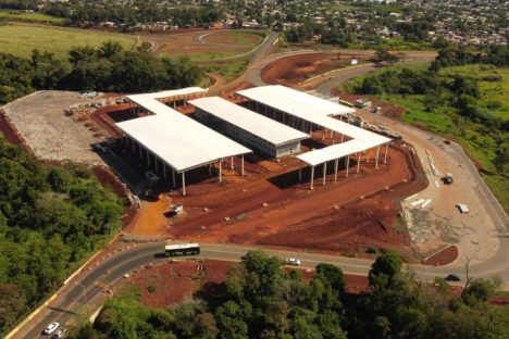 Obras da Perimetral Leste de Foz do Iguaçu chegam a 65% de execução Imagem referente a Obras da Perimetral Leste de Foz do Iguaçu chegam a 65% de execução