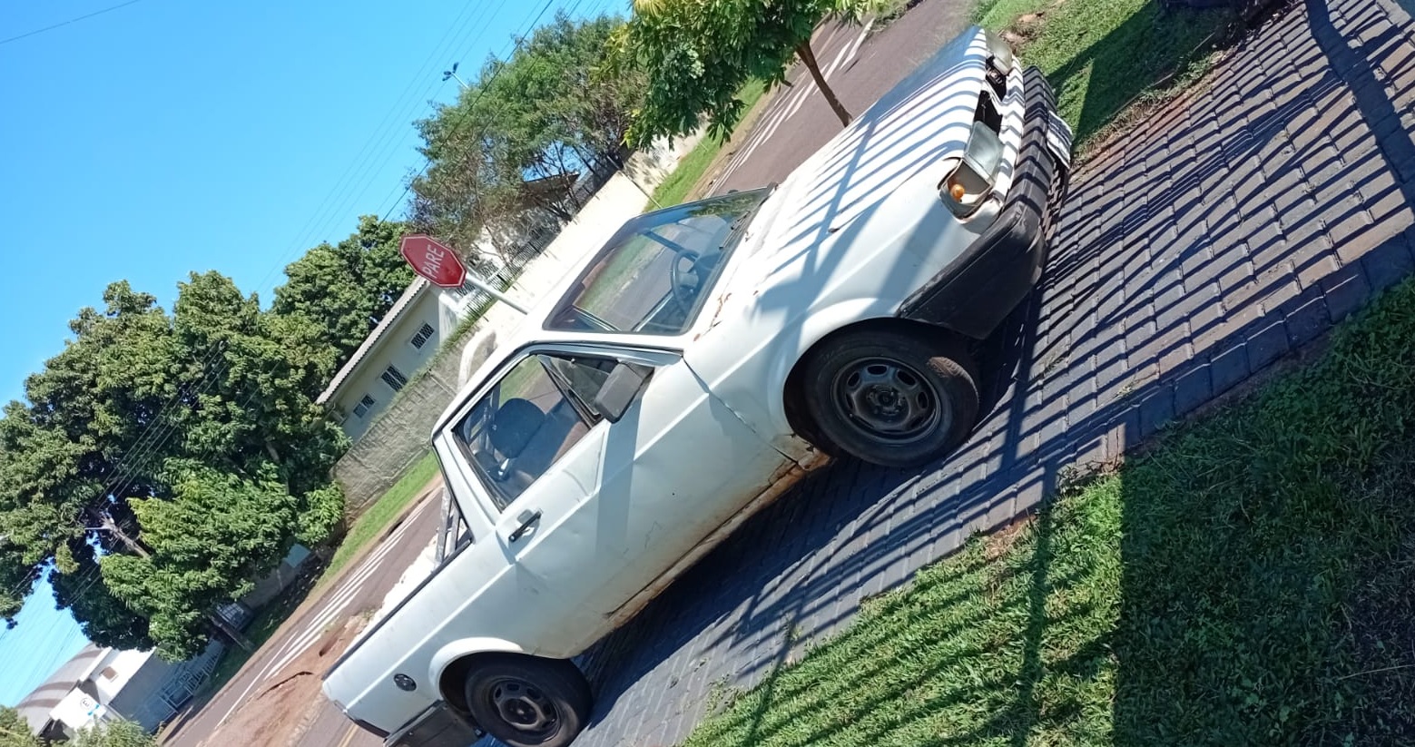 Saveiro é furtada na Rua Glauber Rocha