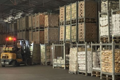 Governo entrega 3ª remessa de produtos não perecíveis e pinhão para escolas estaduais Imagem referente a Governo entrega 3ª remessa de produtos não perecíveis e pinhão para escolas estaduais