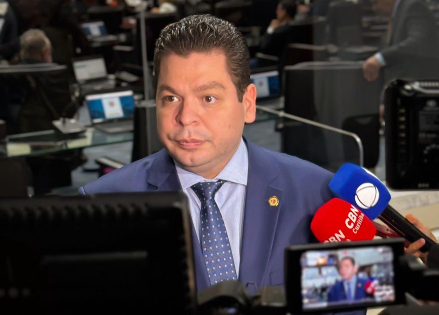 Gugu Bueno celebra solidez fiscal e foca na valorização da educação