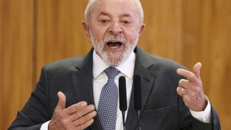 Com crise de labirintite, Lula faz exames em hospital em Brasília Com crise de labirintite, Lula faz exames em hospital em Brasília
