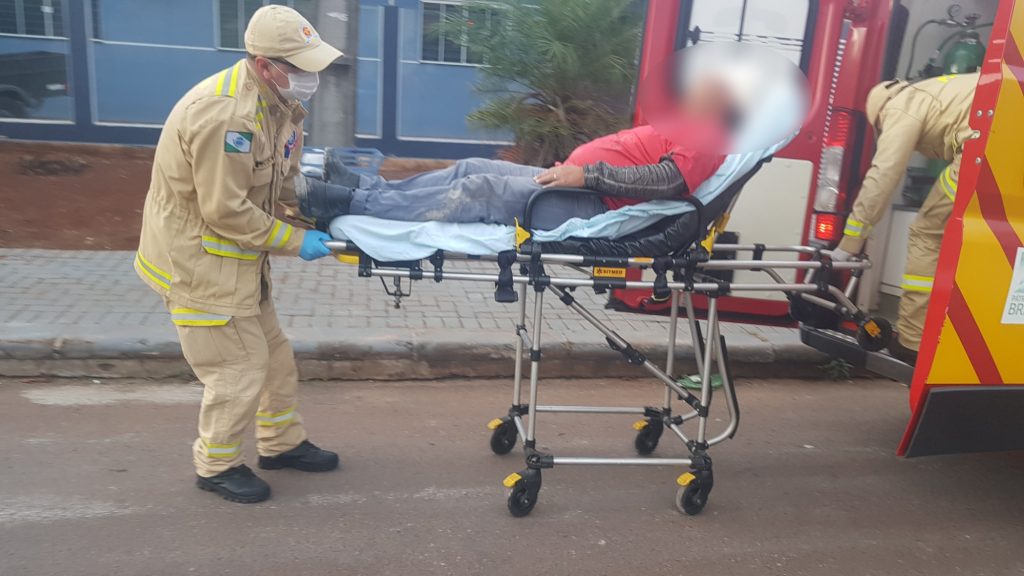 Homem sofre queda de carroceria de caminhão e fica ferido no Bairro Santa Cruz em Cascavel