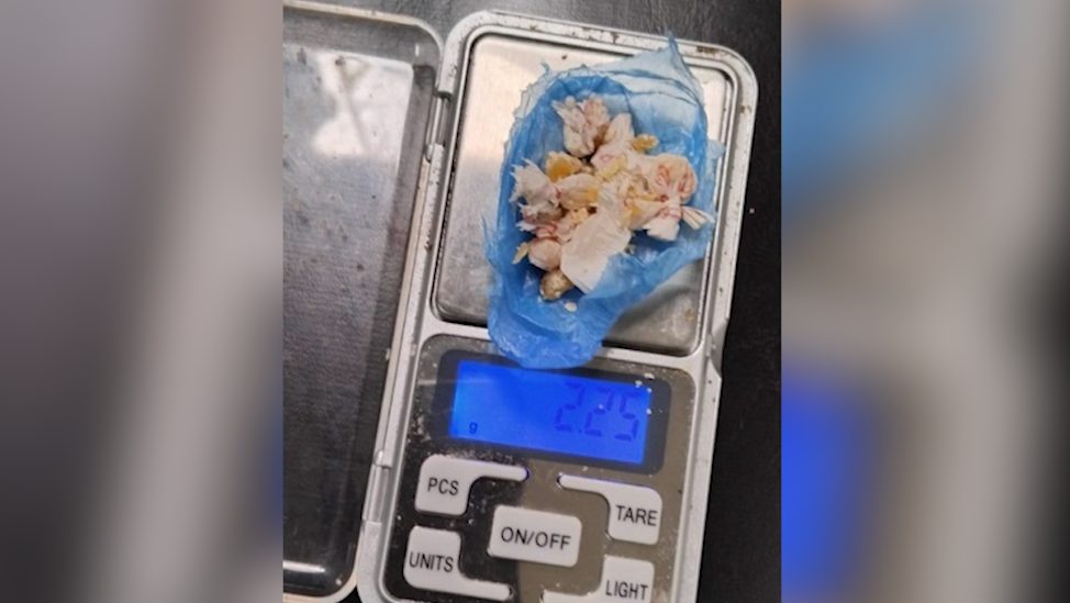 GM prende mulher com 22 pedras de crack escondidas nas partes íntimas em Toledo