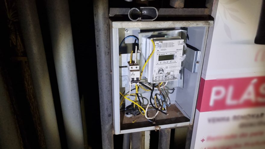Clínica de estética tem padrão de luz arrombado e fios furtados no Centro de Cascavel