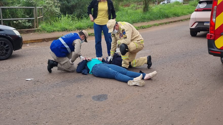 Colisão entre moto e carro deixa mulher ferida no Alto Alegre