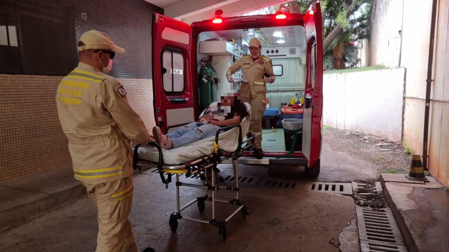 Adolescente fica ferida após ser atropelada na Avenida Tito Muffato