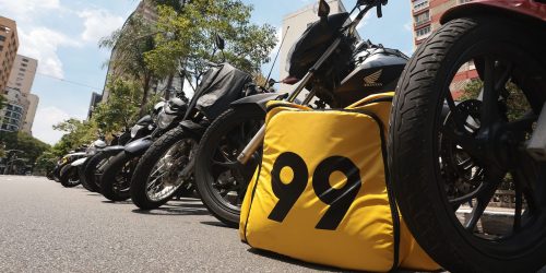 Procon-SP investiga Uber e 99 por oferta de mototáxi após proibição Imagem referente a Procon-SP investiga Uber e 99 por oferta de mototáxi após proibição