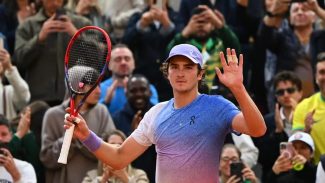 Roland Garros: Fonseca estreia com vitória implacável sobre ex-top 10