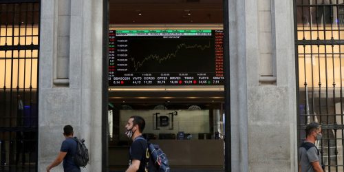 Bolsa aproxima-se de recorde com recuo de prévia da inflação Imagem referente a Bolsa aproxima-se de recorde com recuo de prévia da inflação