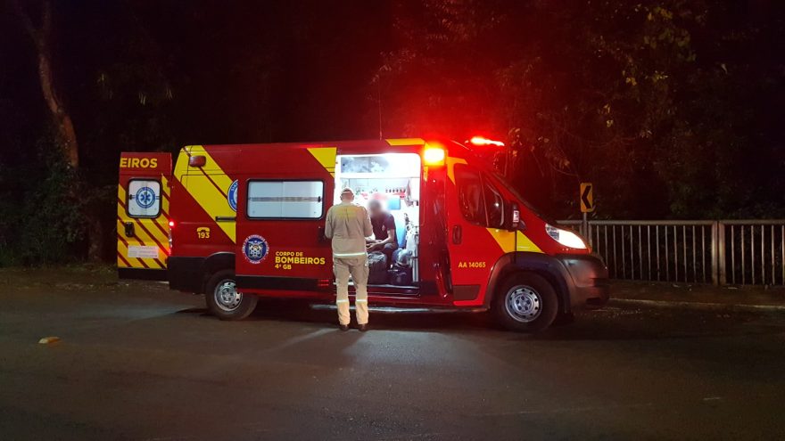 Dois ficam feridos após queda de moto no Bairro Tropical
