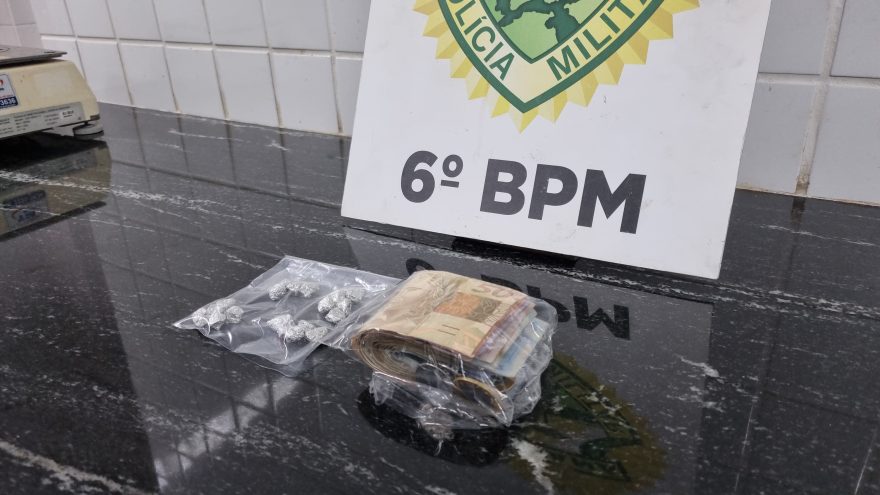 Adolescente é apreendido com pedras de crack e dinheiro no Bairro Interlagos