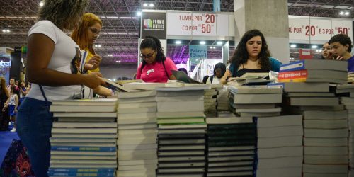 Faturamento de editoras de livros cresce menos que inflação em 2024 Imagem referente a Faturamento de editoras de livros cresce menos que inflação em 2024
