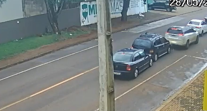 Veja como aconteceu o engavetamento na Rua Jorge Lacerda