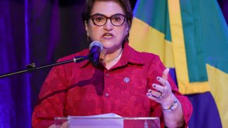 Posse da ministra das Mulheres vira ato de apoio a Marina Silva