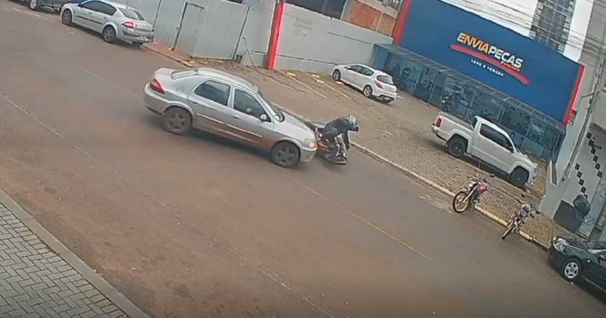 Câmeras flagram acidente com vítima na Rua 13 de Maio