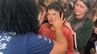 Alunos de Itaperuçu e Tunas do Paraná recebem óculos do Programa Bons Olhos