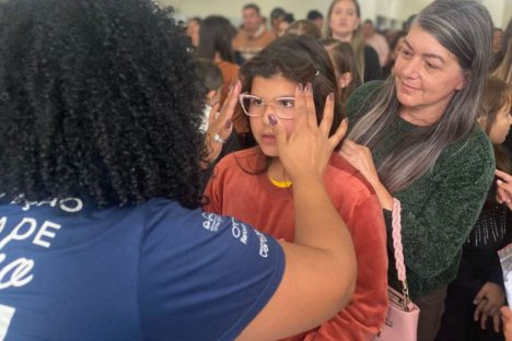 Alunos de Itaperuçu e Tunas do Paraná recebem óculos do Programa Bons Olhos Imagem referente a Alunos de Itaperuçu e Tunas do Paraná recebem óculos do Programa Bons Olhos