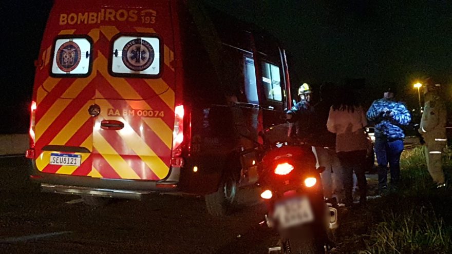 Moto CB500r se envolve em colisão com carro na PRc-467 em Cascavel